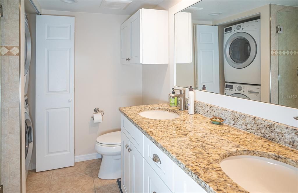 待售: $235,000 (2 贝兹, 2 浴室, 1002 平方英尺)