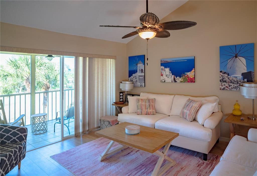 待售: $235,000 (2 贝兹, 2 浴室, 1002 平方英尺)