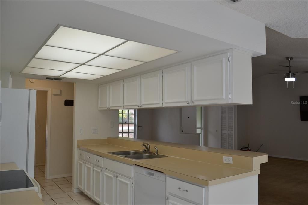 待售: $365,000 (2 贝兹, 2 浴室, 1572 平方英尺)