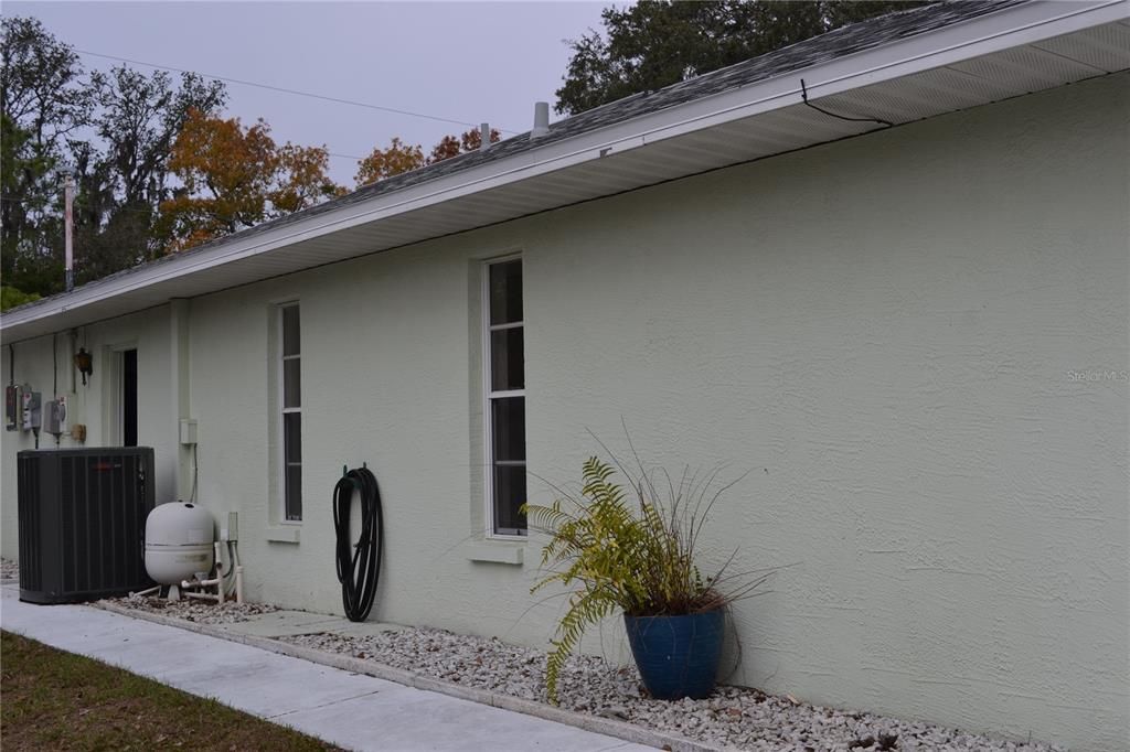 待售: $365,000 (2 贝兹, 2 浴室, 1572 平方英尺)