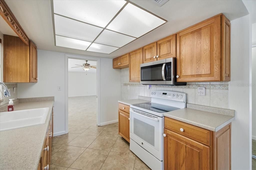 На продажу: $575,000 (3 спален, 3 ванн, 2098 Квадратных фут)