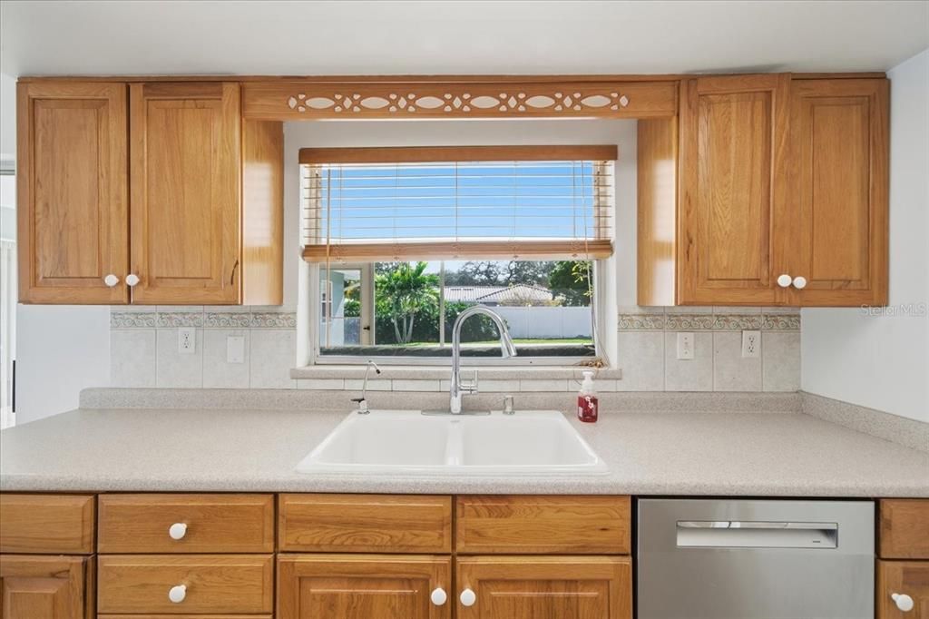 На продажу: $575,000 (3 спален, 3 ванн, 2098 Квадратных фут)