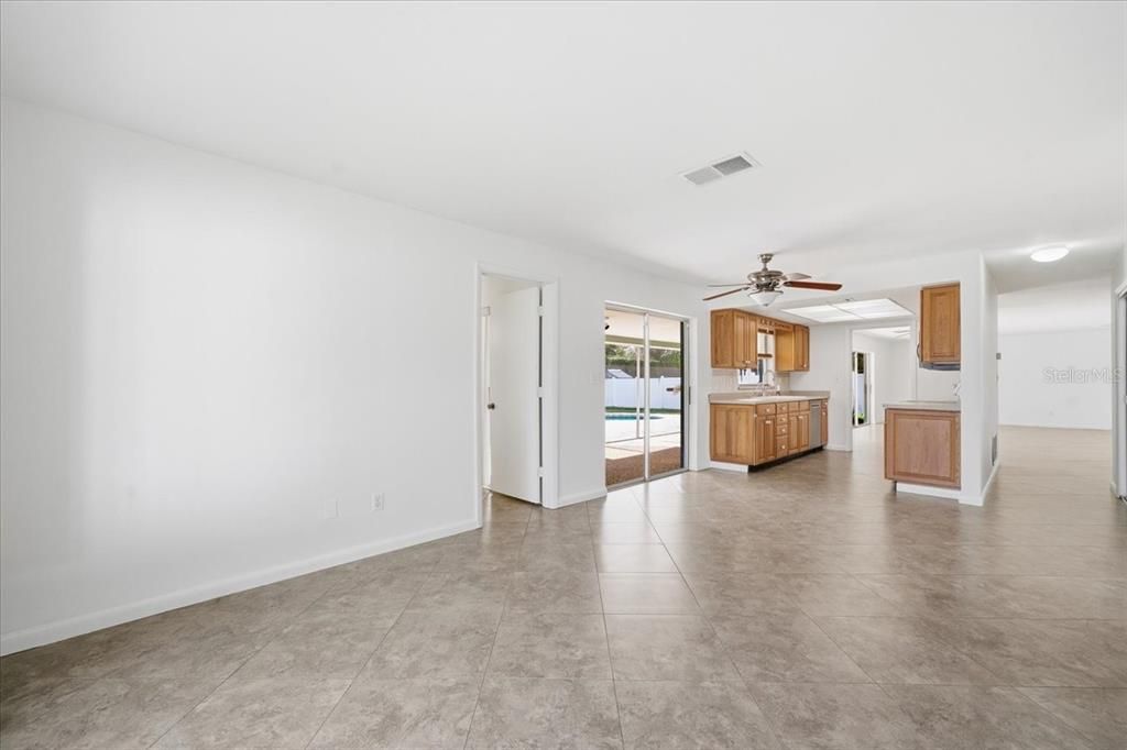 На продажу: $575,000 (3 спален, 3 ванн, 2098 Квадратных фут)