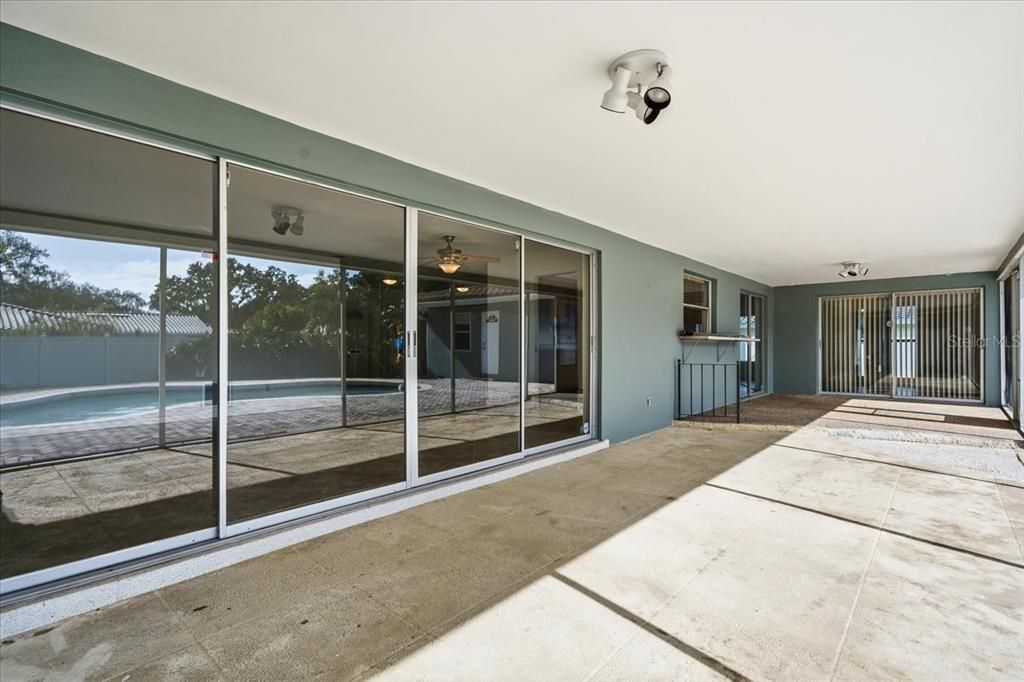 На продажу: $575,000 (3 спален, 3 ванн, 2098 Квадратных фут)