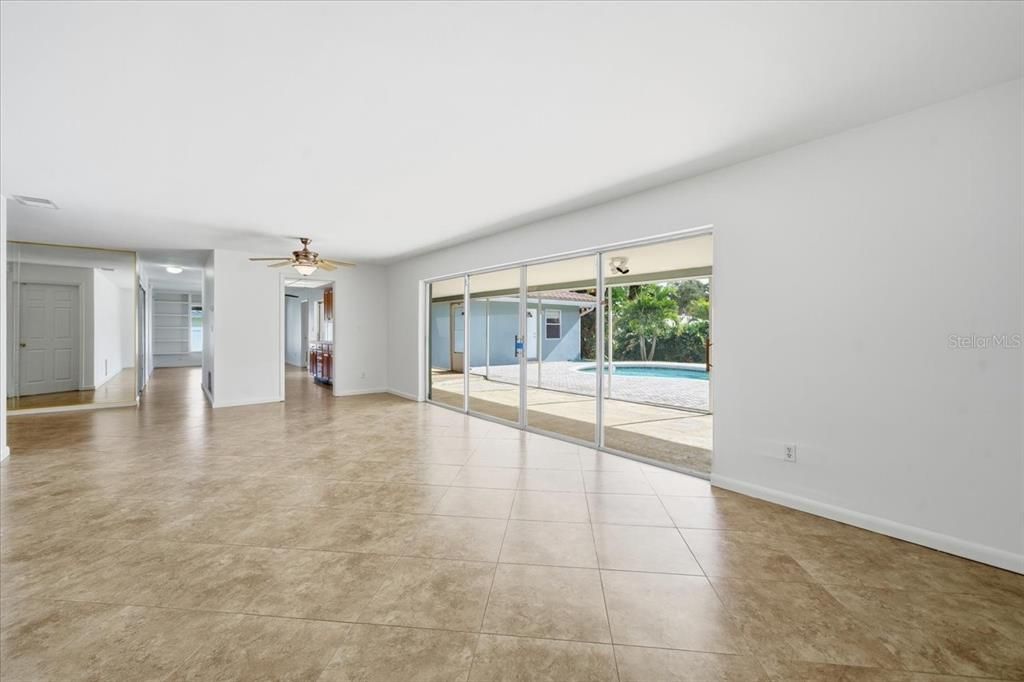 На продажу: $575,000 (3 спален, 3 ванн, 2098 Квадратных фут)