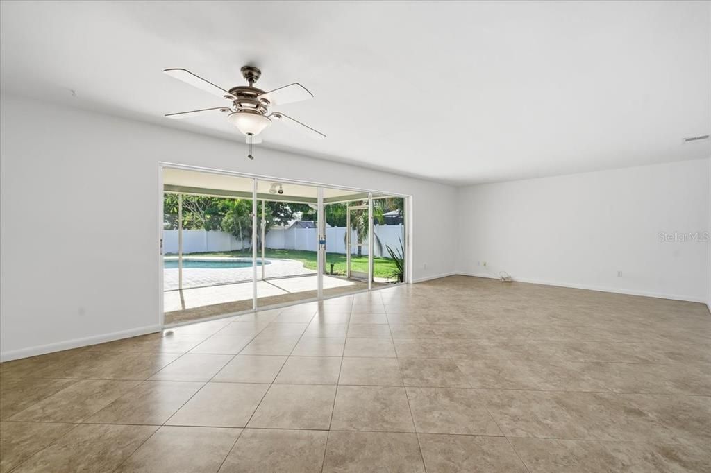 На продажу: $575,000 (3 спален, 3 ванн, 2098 Квадратных фут)