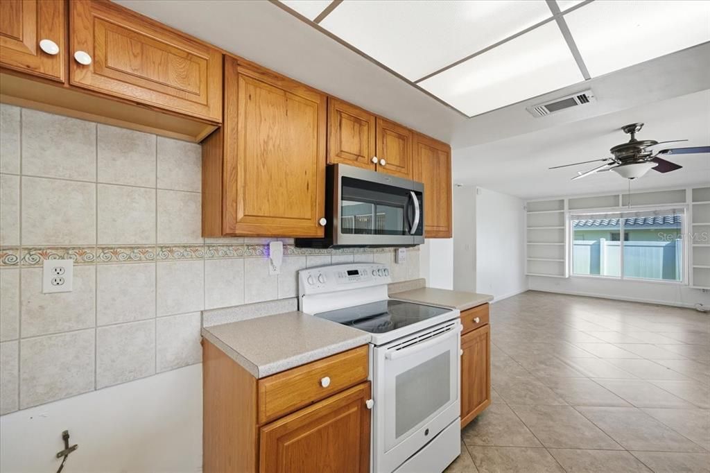 На продажу: $575,000 (3 спален, 3 ванн, 2098 Квадратных фут)