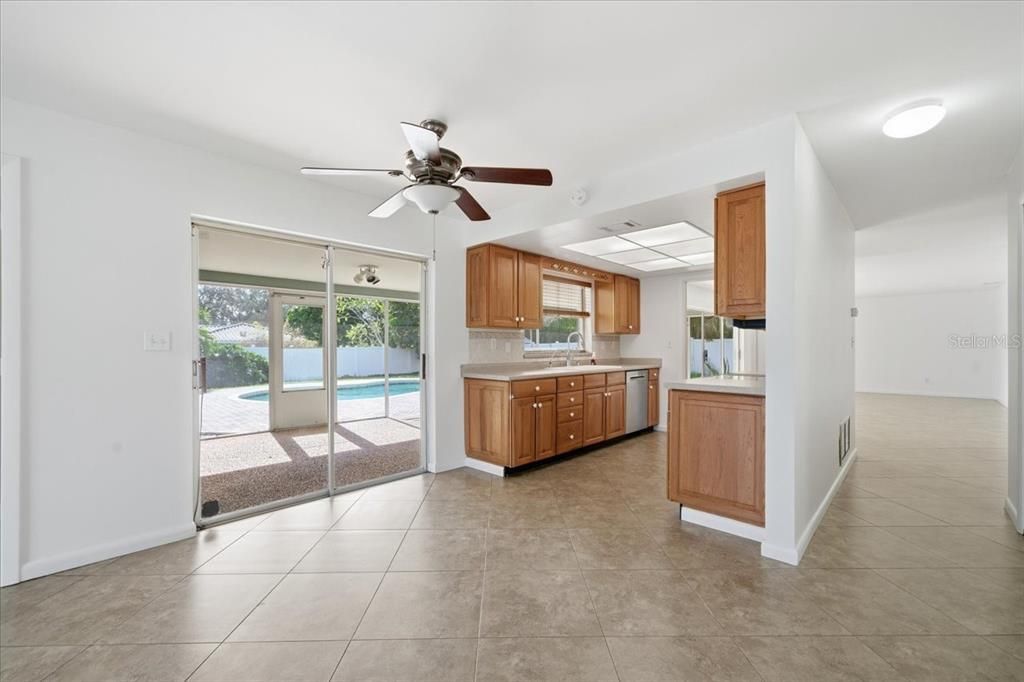 На продажу: $575,000 (3 спален, 3 ванн, 2098 Квадратных фут)