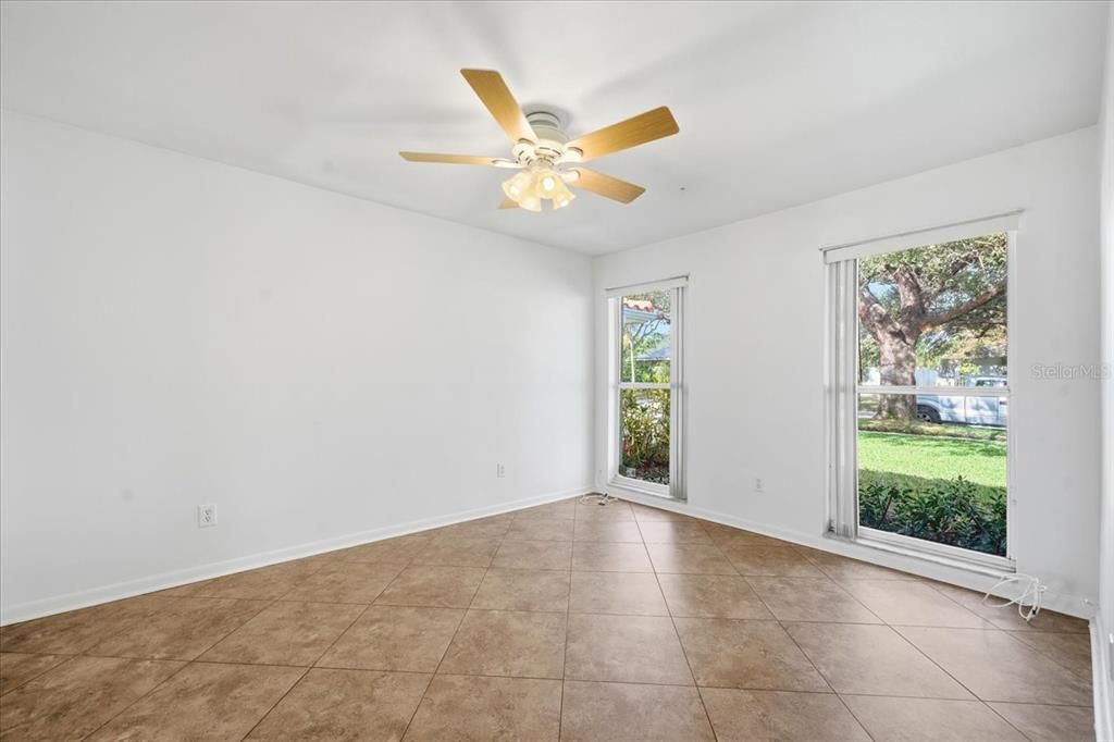 На продажу: $575,000 (3 спален, 3 ванн, 2098 Квадратных фут)