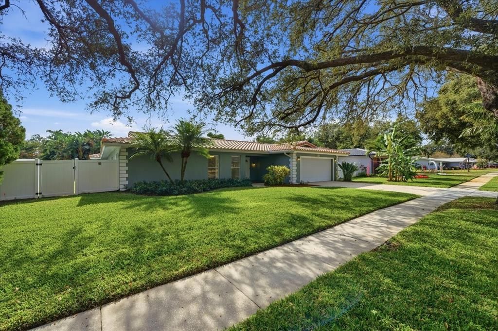 На продажу: $575,000 (3 спален, 3 ванн, 2098 Квадратных фут)