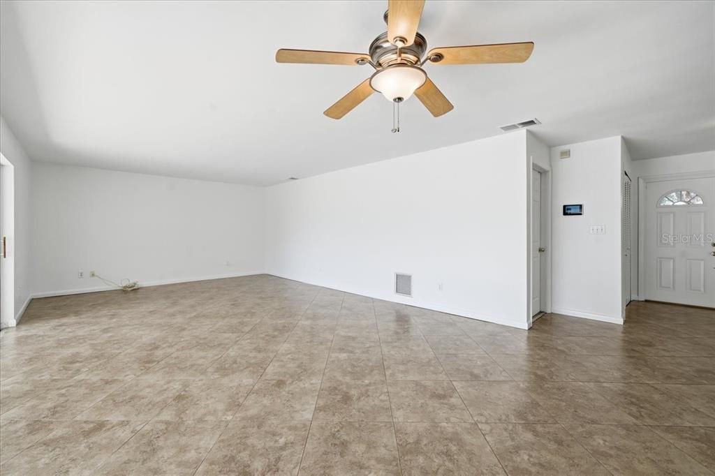 На продажу: $575,000 (3 спален, 3 ванн, 2098 Квадратных фут)