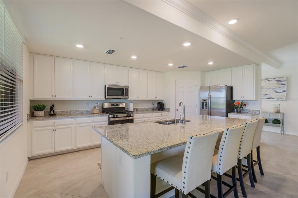 For Rent: $6,000 (3 beds, 2 baths, 1786 Square Feet)