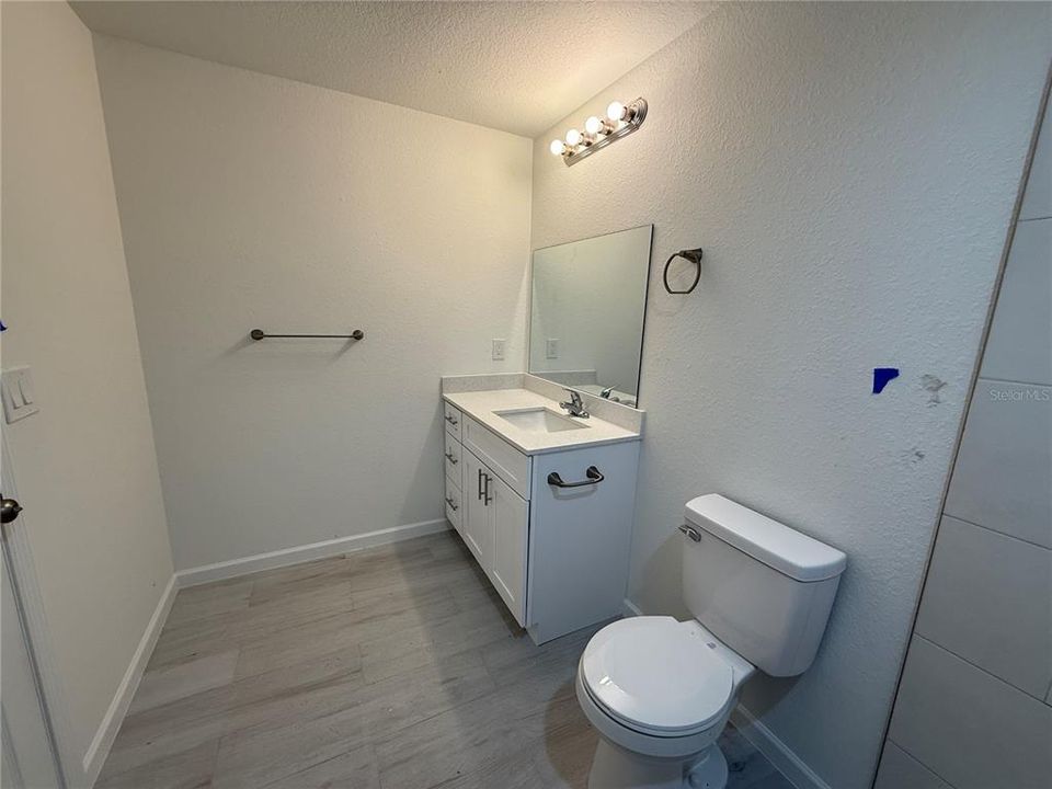 На продажу: $350,000 (4 спален, 2 ванн, 1800 Квадратных фут)