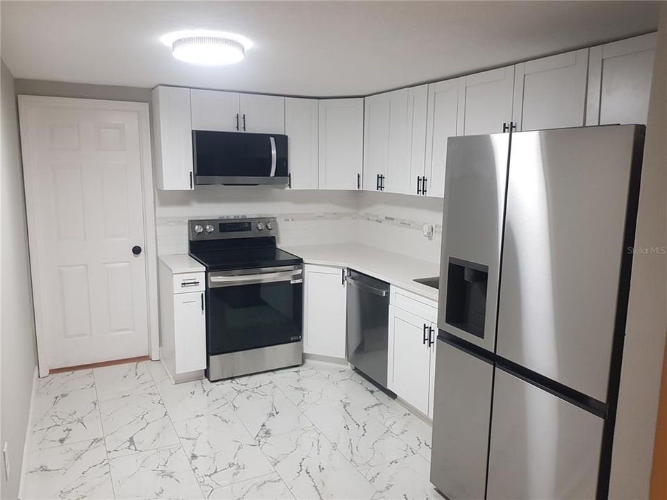 For Rent: $2,195 (3 beds, 2 baths, 990 Square Feet)