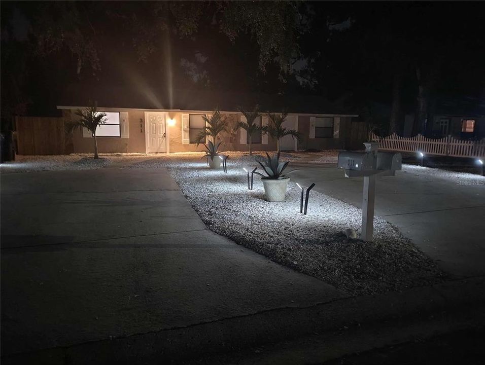 For Rent: $2,195 (3 beds, 2 baths, 990 Square Feet)