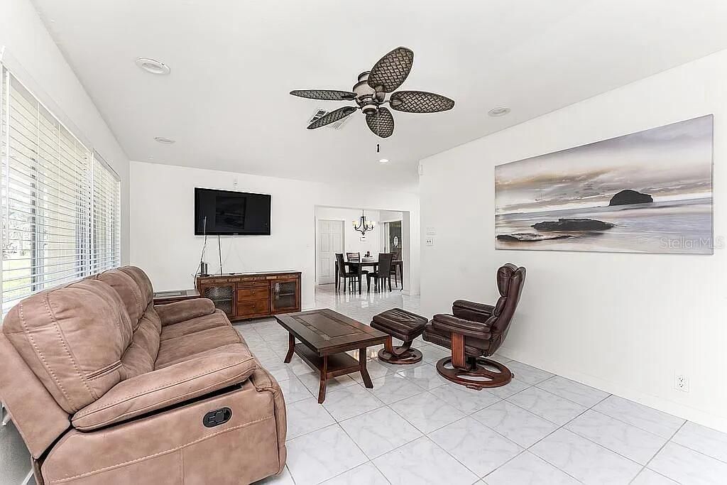 На продажу: $430,999 (3 спален, 2 ванн, 1173 Квадратных фут)