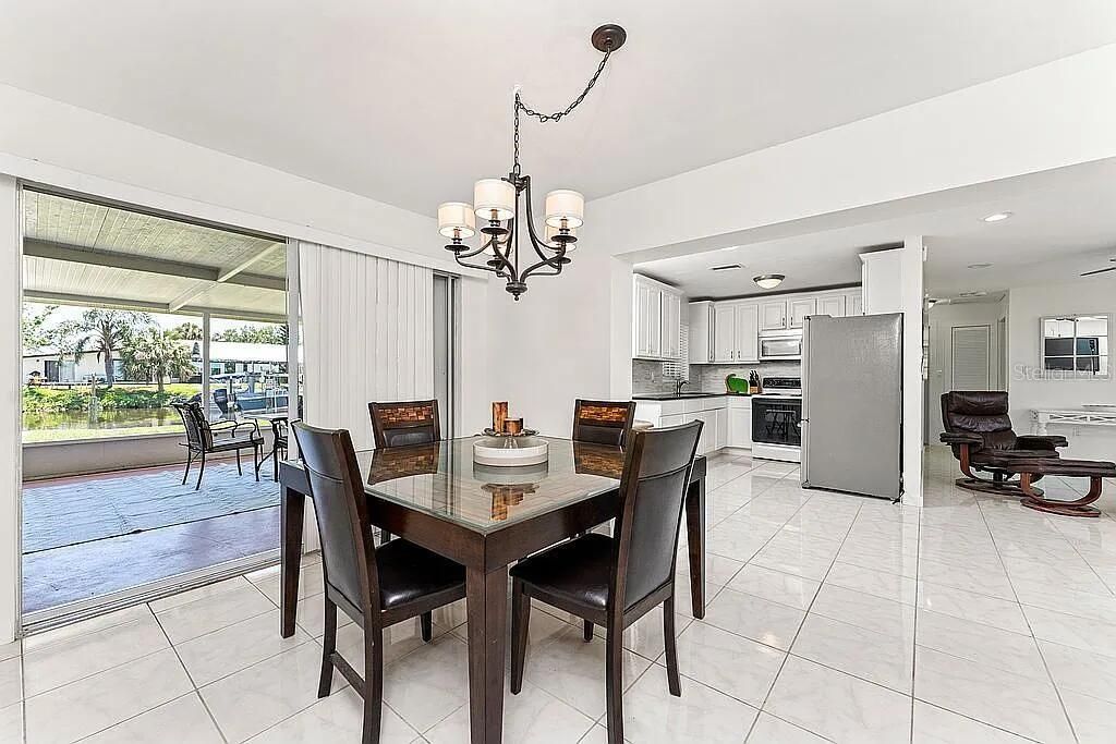 На продажу: $430,999 (3 спален, 2 ванн, 1173 Квадратных фут)