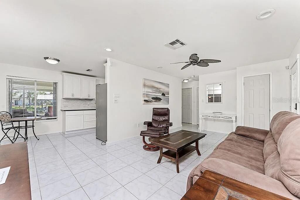 На продажу: $430,999 (3 спален, 2 ванн, 1173 Квадратных фут)