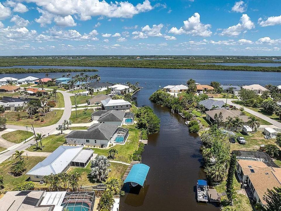 На продажу: $430,999 (3 спален, 2 ванн, 1173 Квадратных фут)