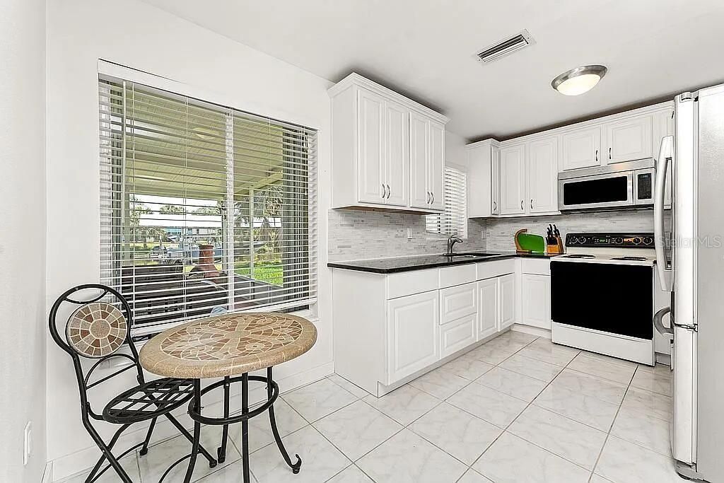 На продажу: $430,999 (3 спален, 2 ванн, 1173 Квадратных фут)