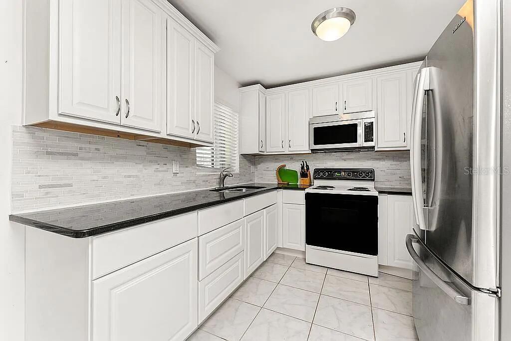 На продажу: $430,999 (3 спален, 2 ванн, 1173 Квадратных фут)