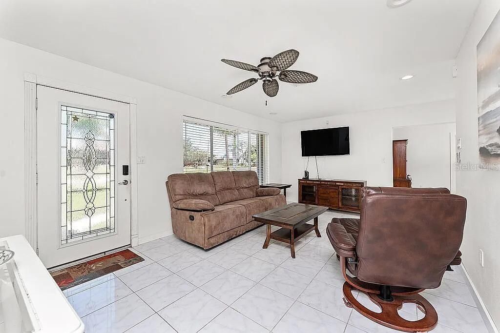 На продажу: $430,999 (3 спален, 2 ванн, 1173 Квадратных фут)