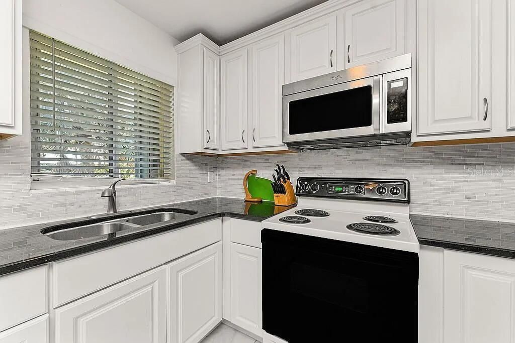 На продажу: $430,999 (3 спален, 2 ванн, 1173 Квадратных фут)