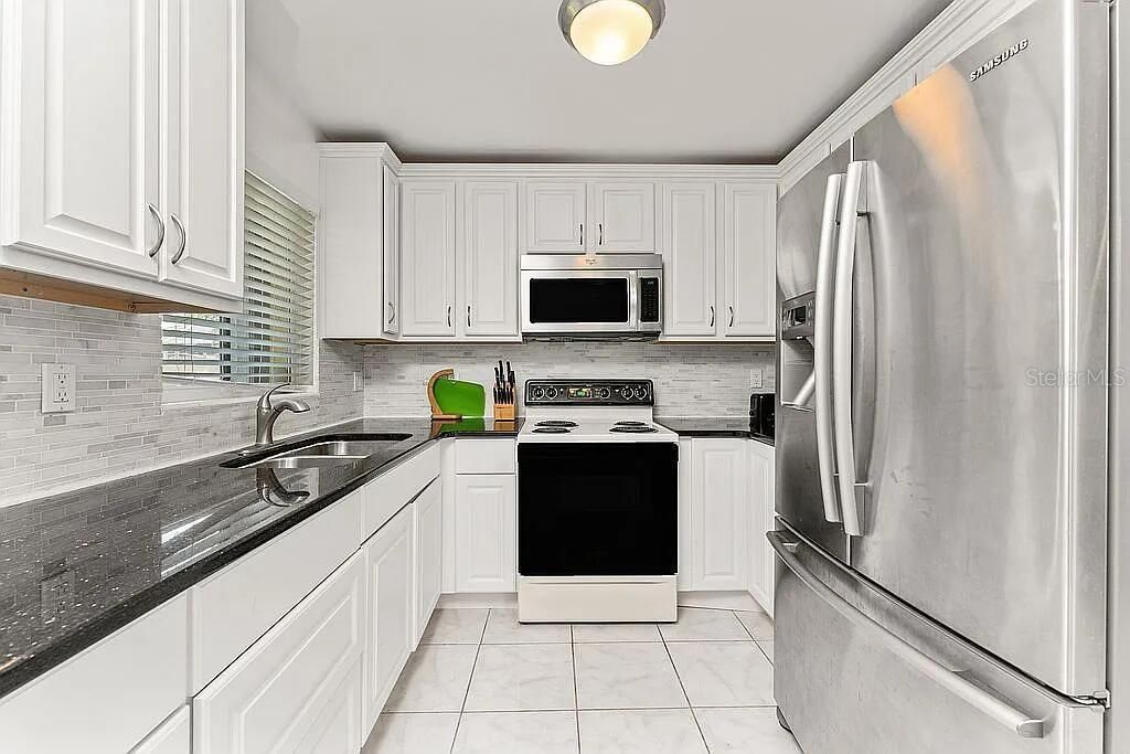 На продажу: $430,999 (3 спален, 2 ванн, 1173 Квадратных фут)