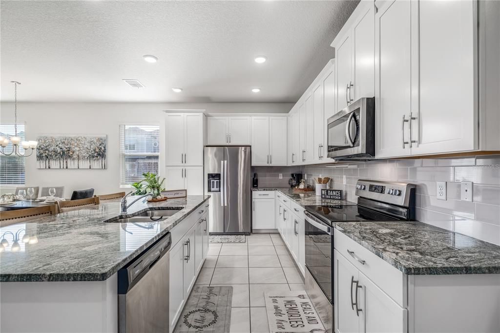 На продажу: $520,000 (6 спален, 4 ванн, 2294 Квадратных фут)