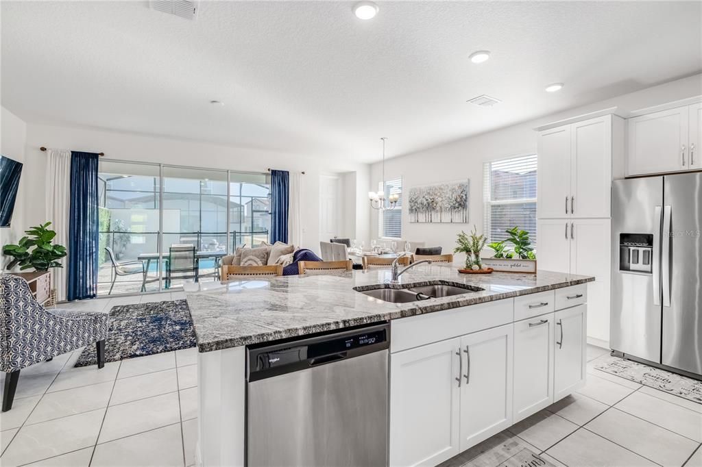 На продажу: $520,000 (6 спален, 4 ванн, 2294 Квадратных фут)