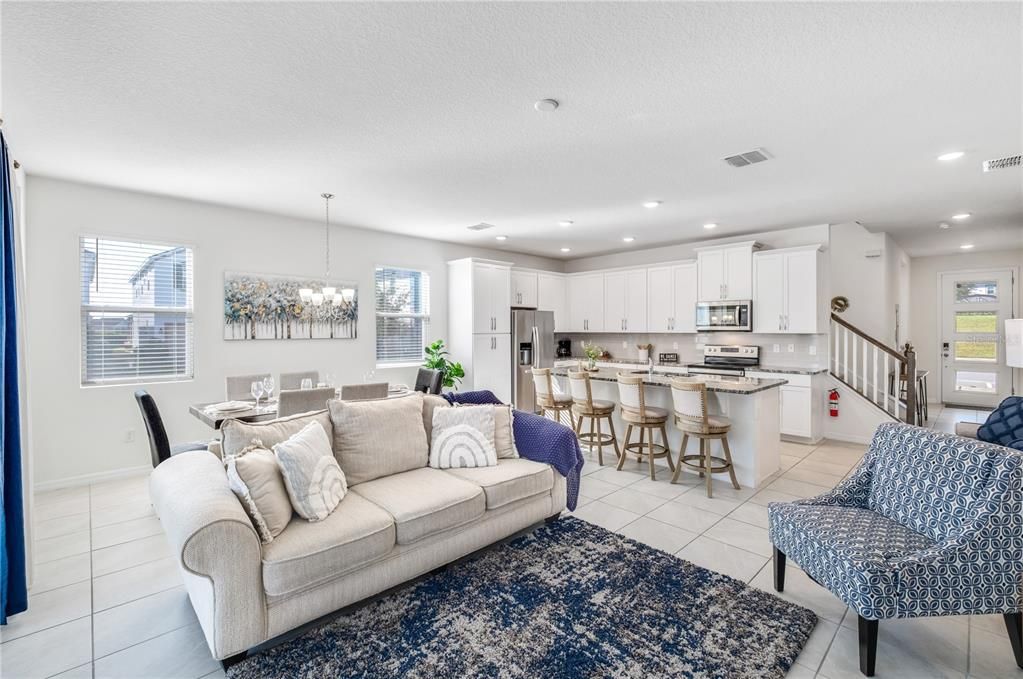 На продажу: $520,000 (6 спален, 4 ванн, 2294 Квадратных фут)