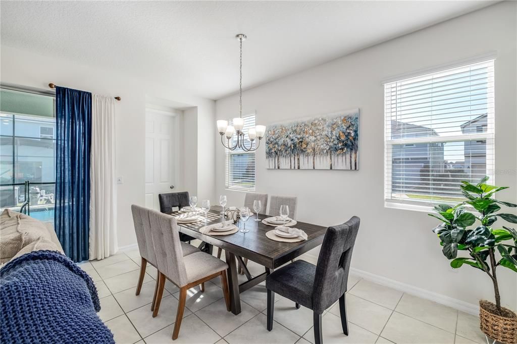 На продажу: $520,000 (6 спален, 4 ванн, 2294 Квадратных фут)