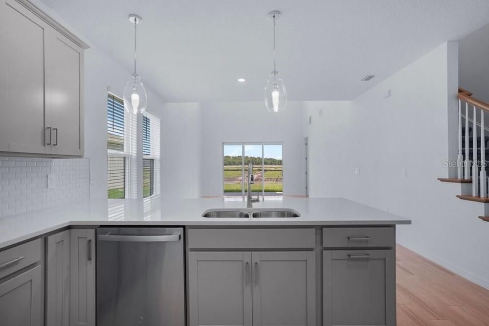 На продажу: $429,999 (3 спален, 3 ванн, 2060 Квадратных фут)