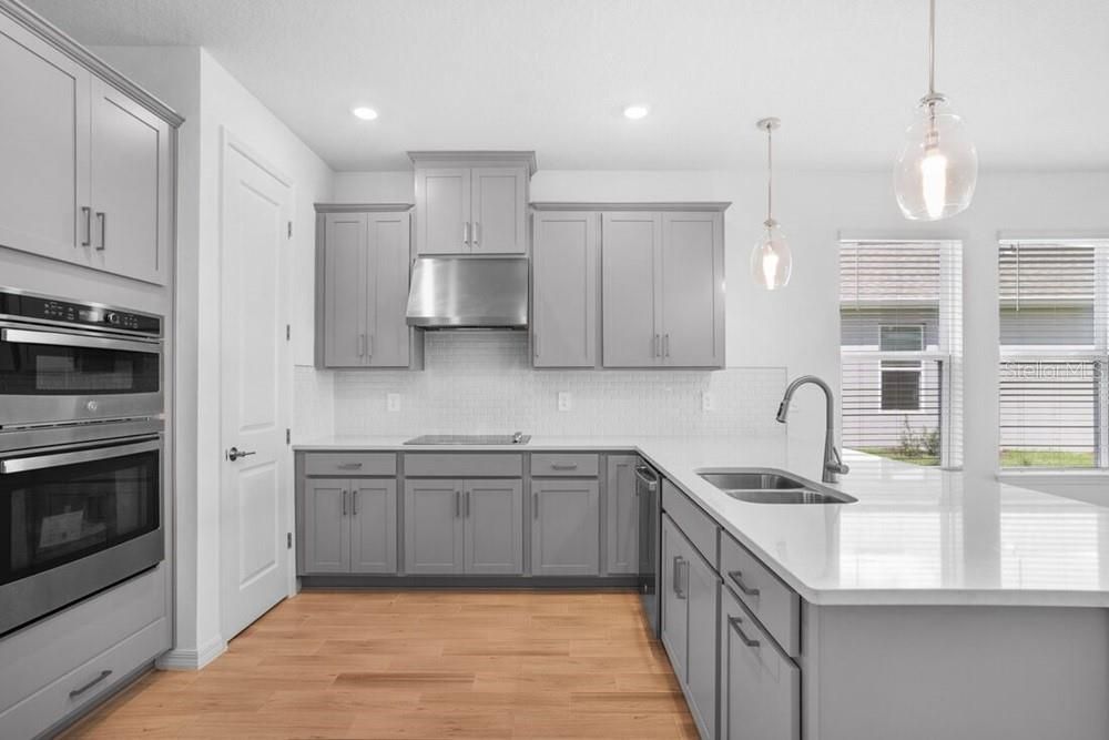 На продажу: $429,999 (3 спален, 3 ванн, 2060 Квадратных фут)