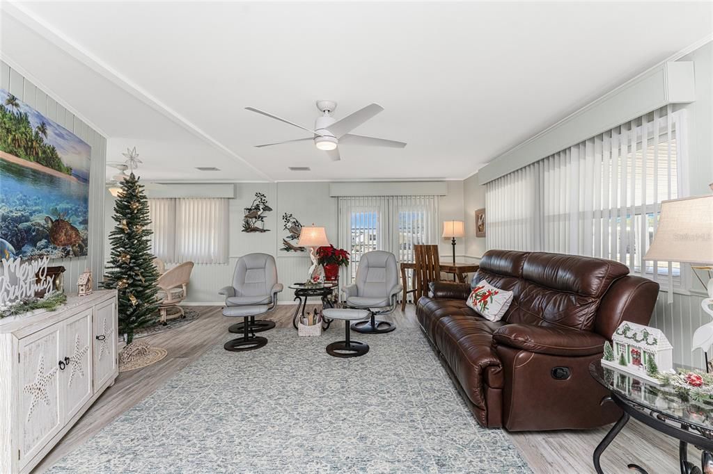 На продажу: $175,000 (2 спален, 2 ванн, 1151 Квадратных фут)