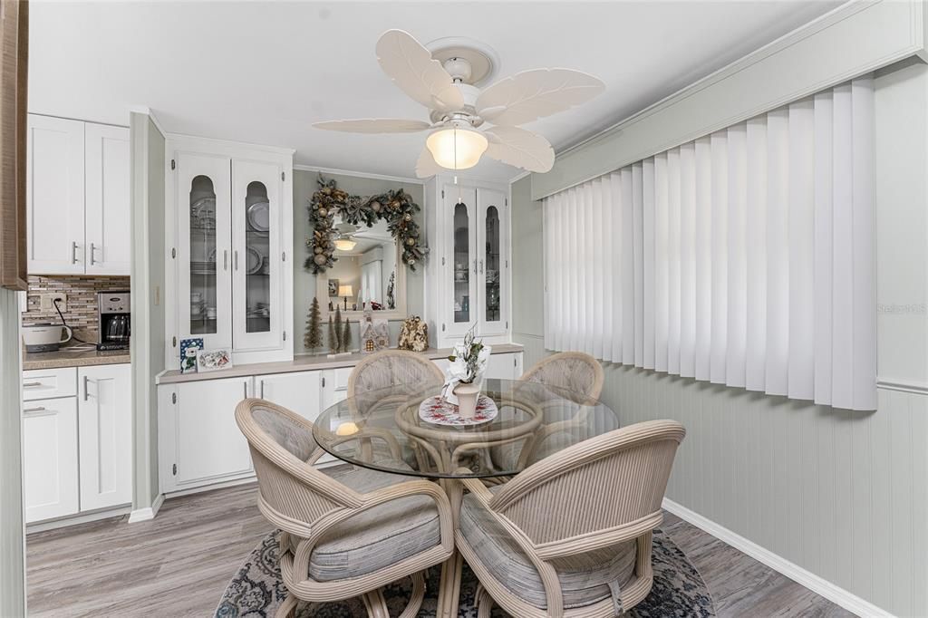 На продажу: $175,000 (2 спален, 2 ванн, 1151 Квадратных фут)