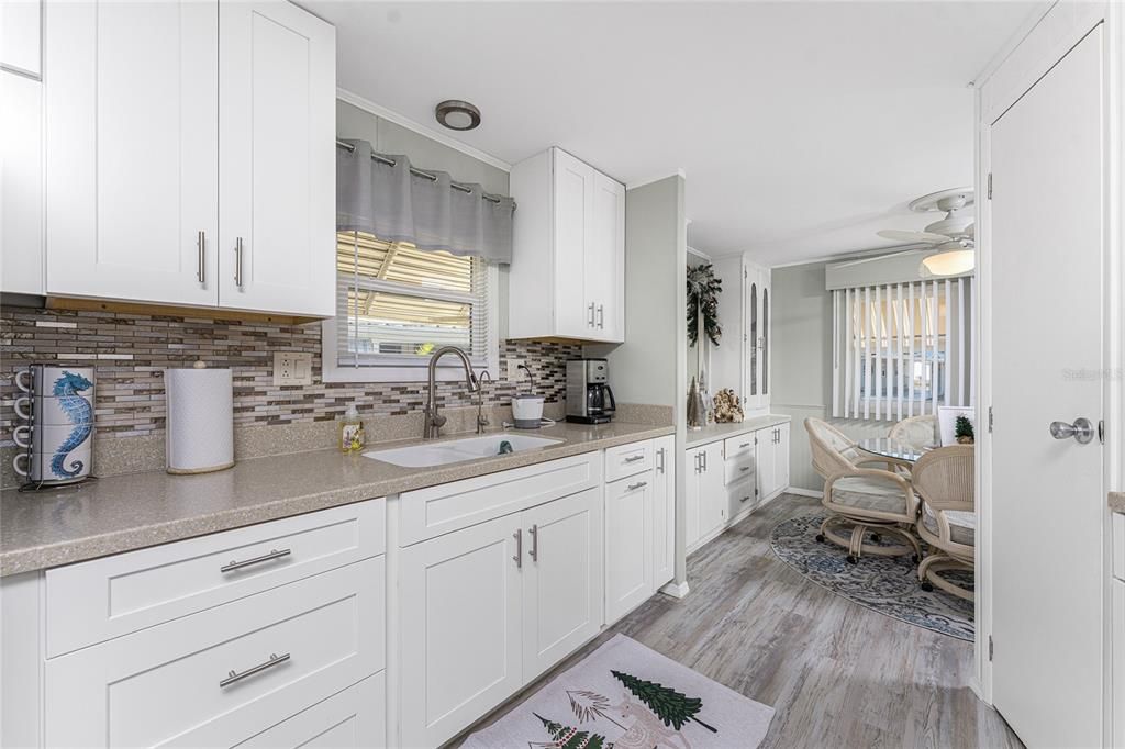 На продажу: $175,000 (2 спален, 2 ванн, 1151 Квадратных фут)