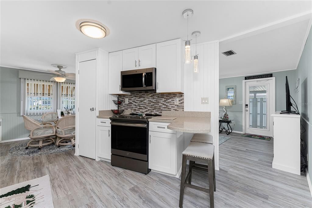 На продажу: $175,000 (2 спален, 2 ванн, 1151 Квадратных фут)