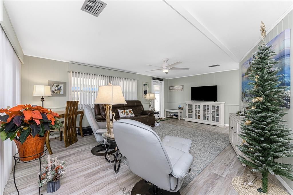 На продажу: $175,000 (2 спален, 2 ванн, 1151 Квадратных фут)