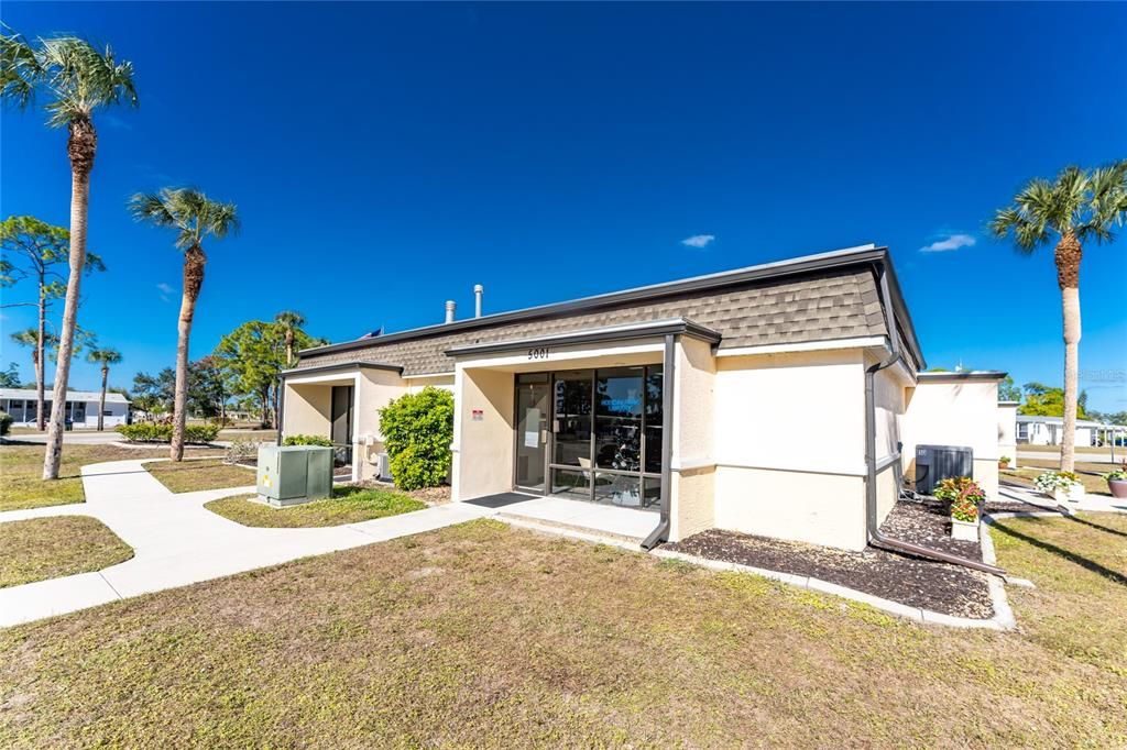 На продажу: $175,000 (2 спален, 2 ванн, 1151 Квадратных фут)