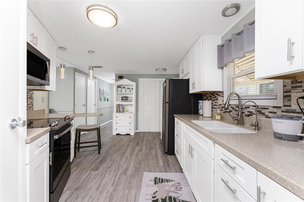 На продажу: $175,000 (2 спален, 2 ванн, 1151 Квадратных фут)