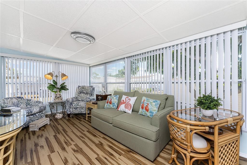 На продажу: $175,000 (2 спален, 2 ванн, 1151 Квадратных фут)