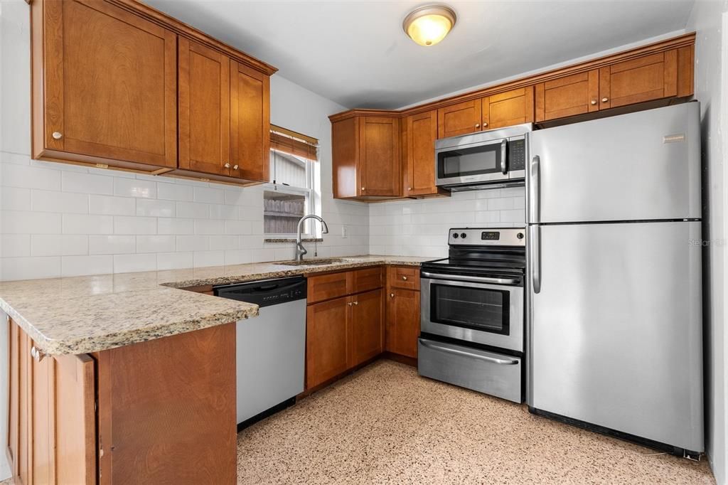 For Sale: $288,000 (2 beds, 1 baths, 782 Square Feet)
