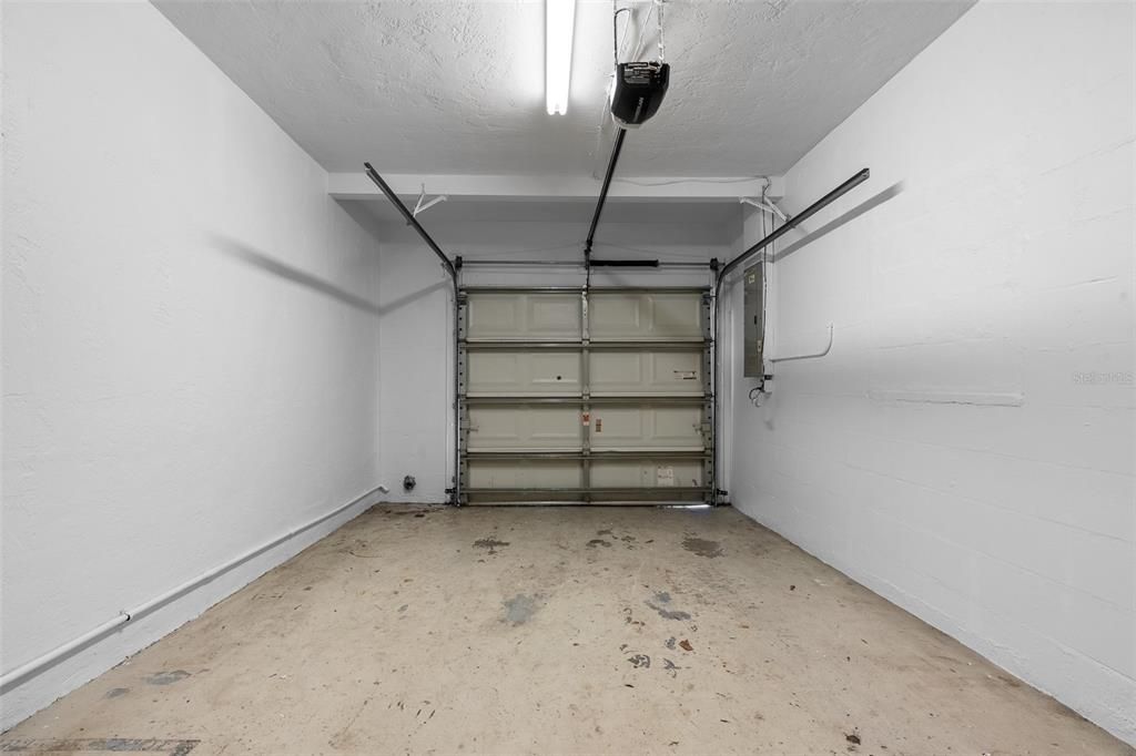 For Sale: $288,000 (2 beds, 1 baths, 782 Square Feet)