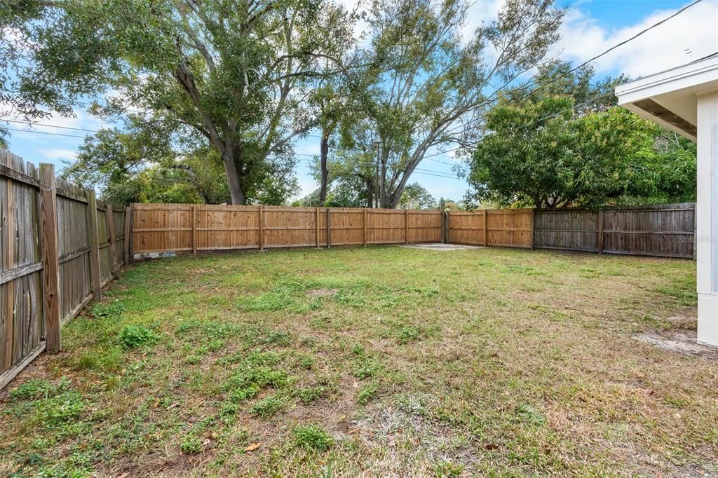 For Sale: $288,000 (2 beds, 1 baths, 782 Square Feet)