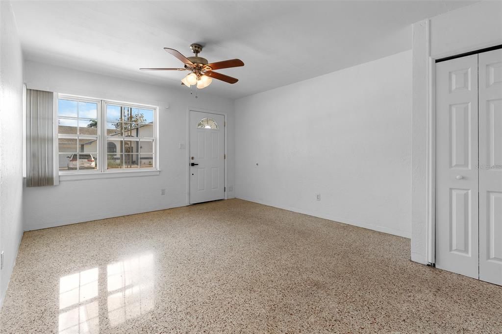 For Sale: $288,000 (2 beds, 1 baths, 782 Square Feet)