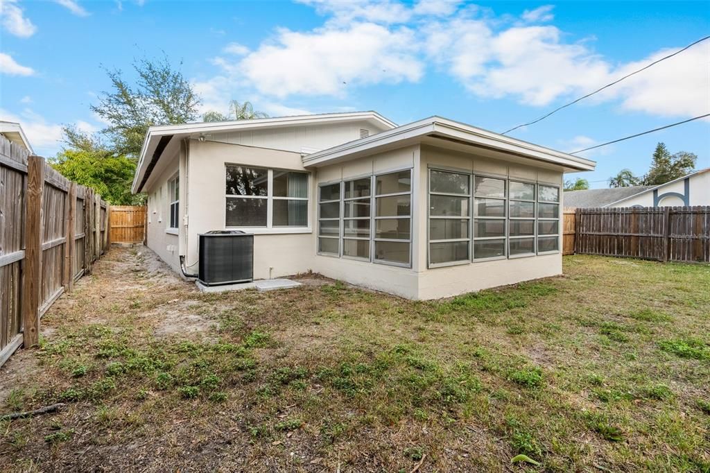 For Sale: $288,000 (2 beds, 1 baths, 782 Square Feet)