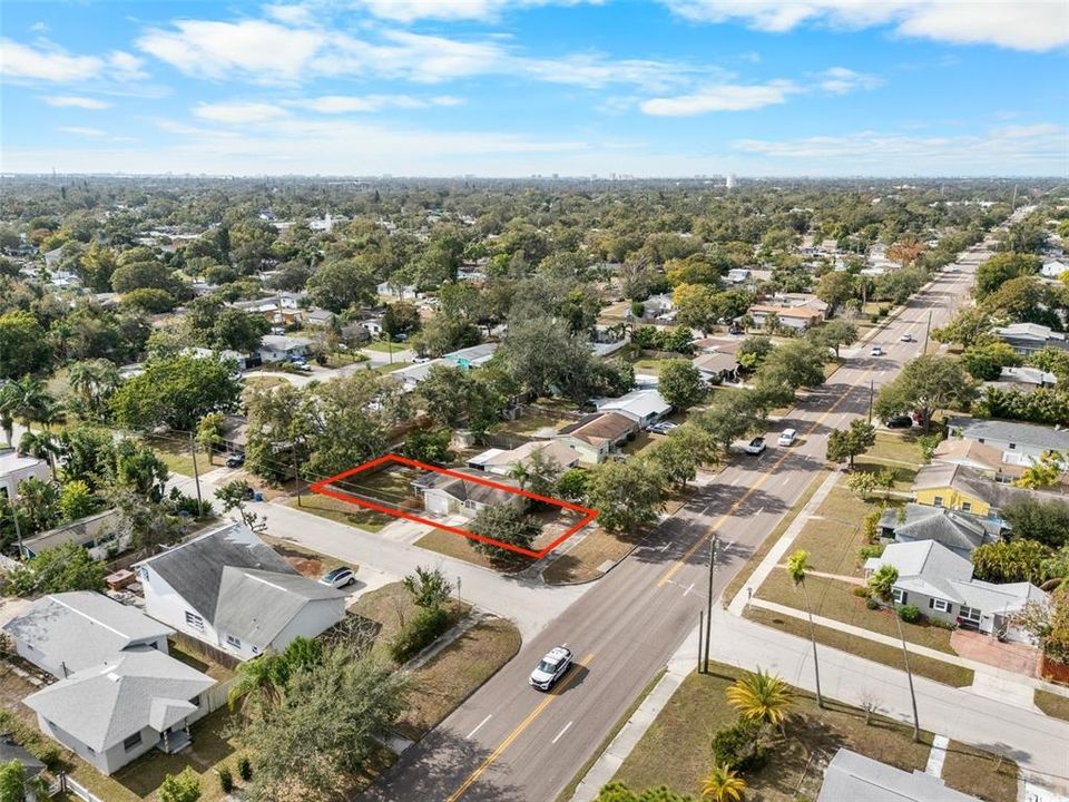 For Sale: $288,000 (2 beds, 1 baths, 782 Square Feet)