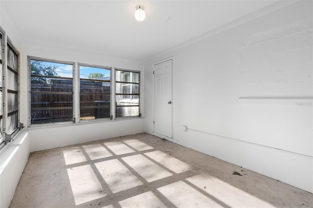 For Sale: $288,000 (2 beds, 1 baths, 782 Square Feet)