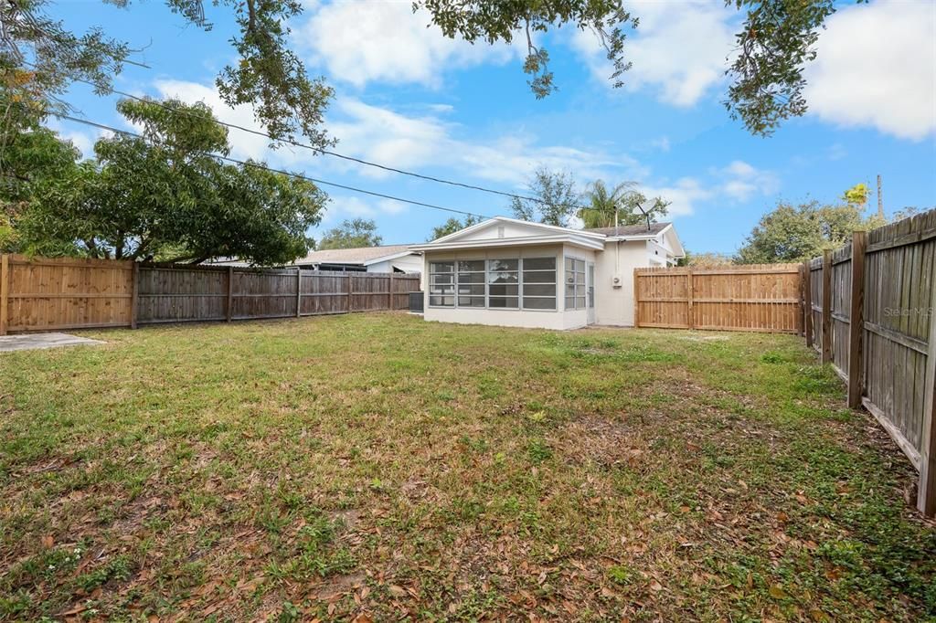 For Sale: $288,000 (2 beds, 1 baths, 782 Square Feet)